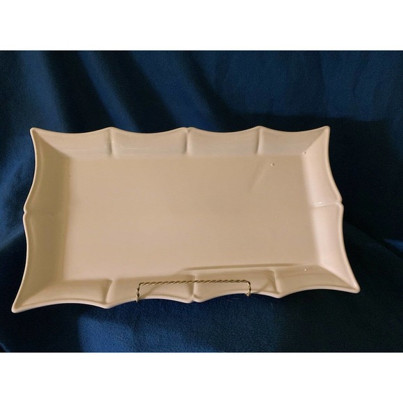 Portuguese, Ceriart platter, rectangular, scalloped edging, 17”x 10” - Picture 1 of 2